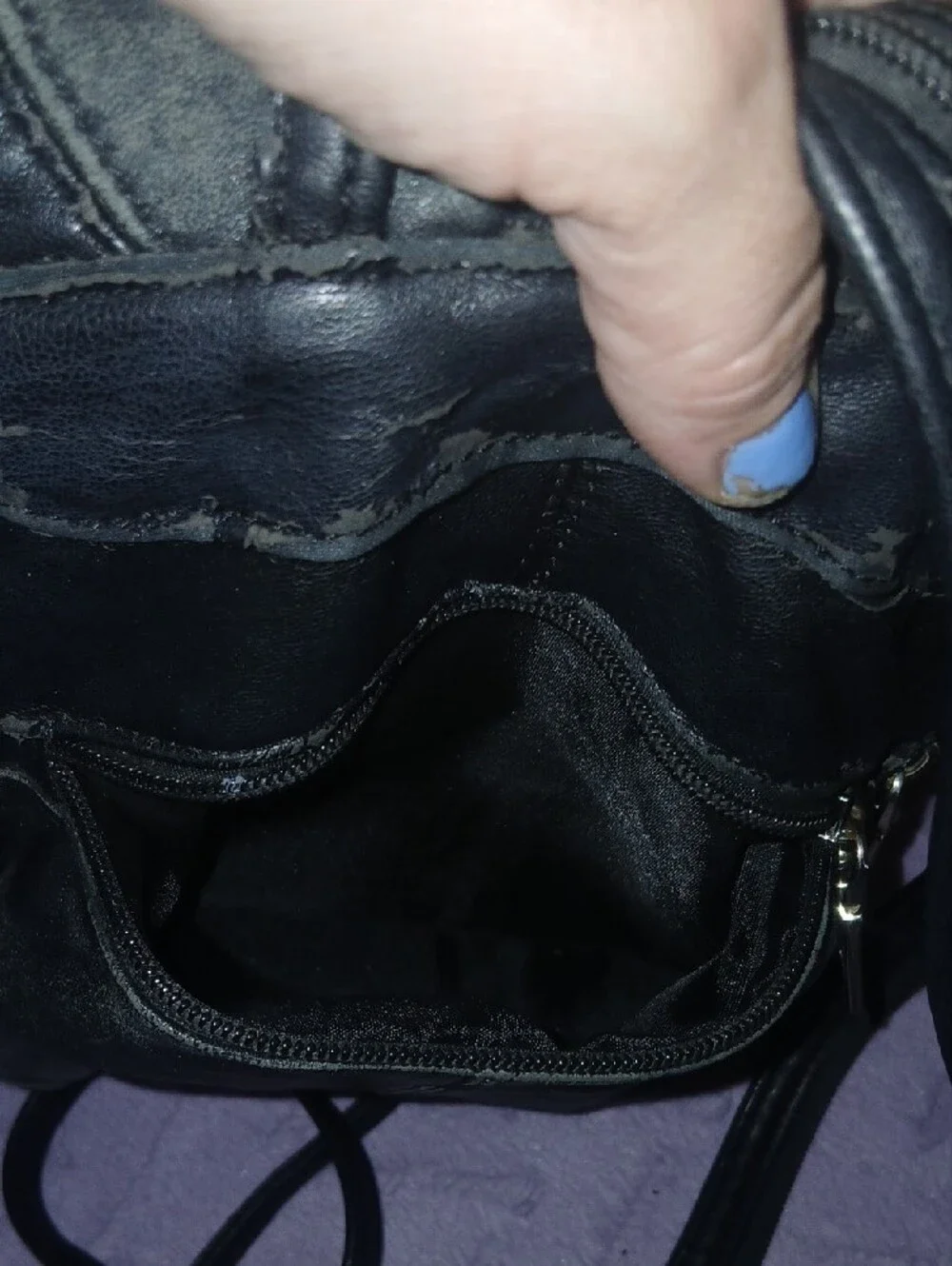 Wilsons Leather Y2K Vintage Black Leather Backpack Broken Magnetic Snap